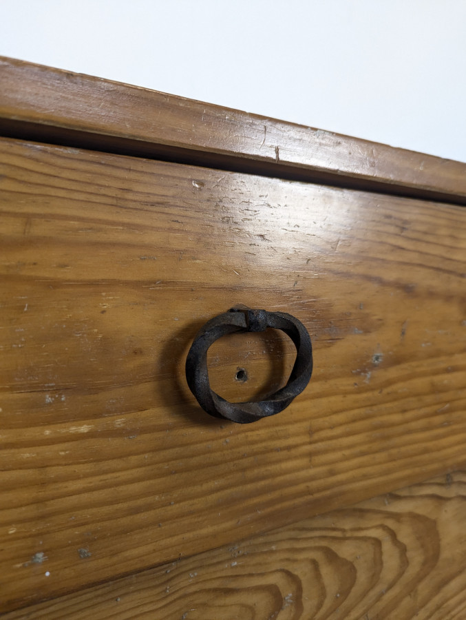 Commode des années 50 en pin piètement compas
