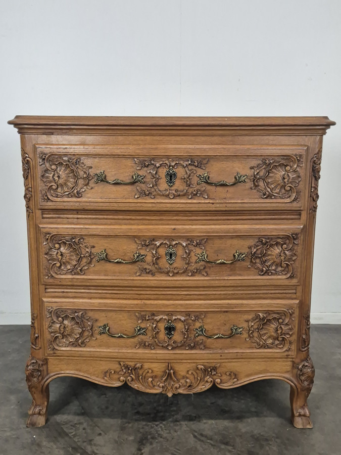 Commode Liegeoise en chêne de style Louis XIV