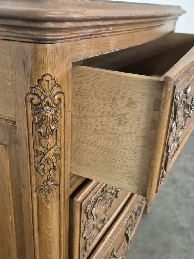 Commode Liegeoise en chêne de style Louis XIV