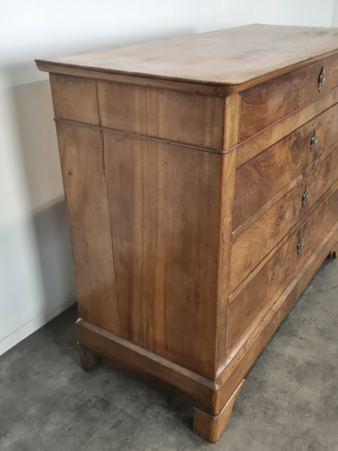Commode de style Louis Philippe en plaquage de ronce de Noyer
