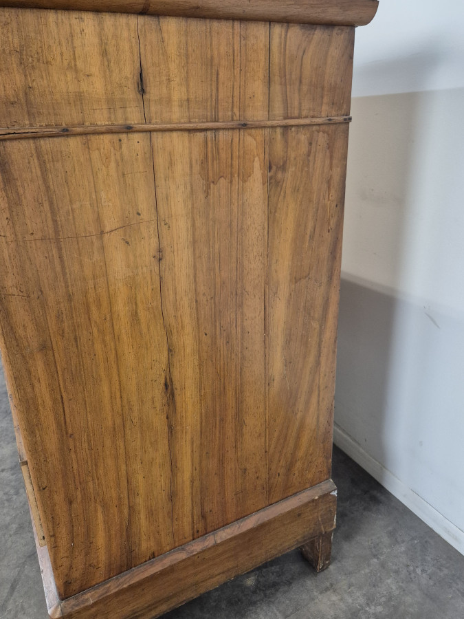 Commode de style Louis Philippe en plaquage de ronce de Noyer