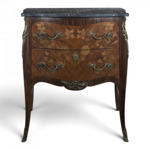Commode galbée de style Louis XV en marqueterie florale dessus marbre noir