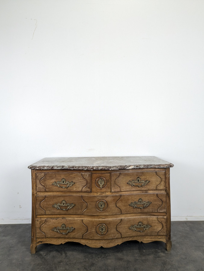 Commode Louis XV galbée en noyer dessus marbre XVIIIe