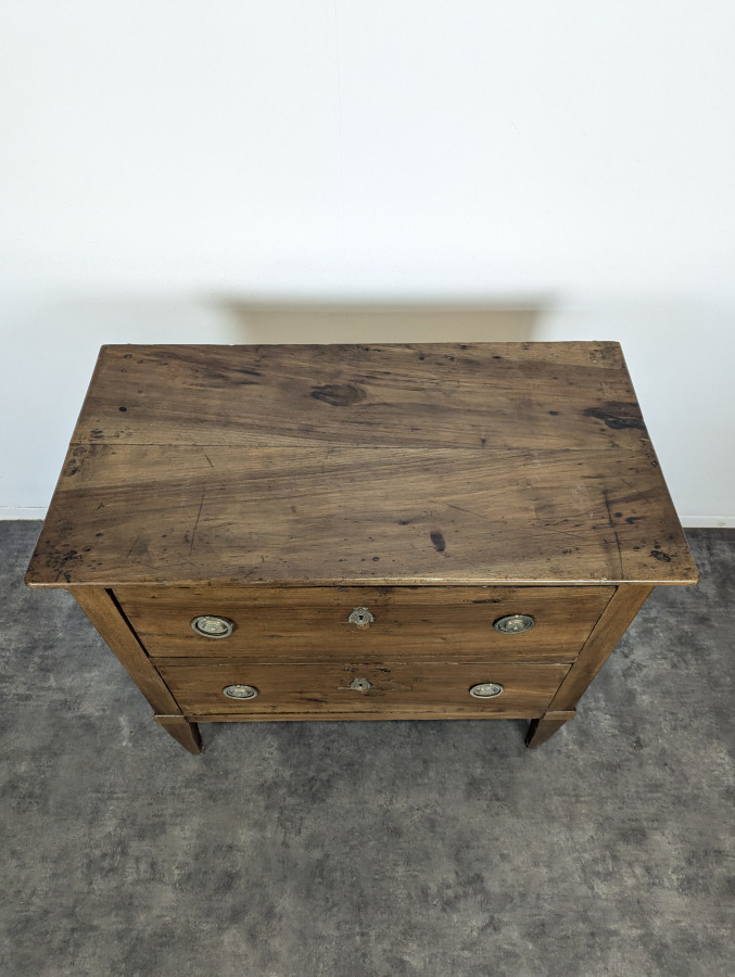 Petite commode de style Directoire en noyer