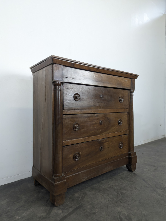 Commode de style Empire en noyer à colonnes détachées