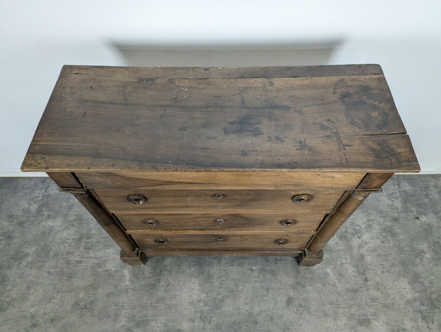 Commode de style Empire en noyer à colonnes détachées