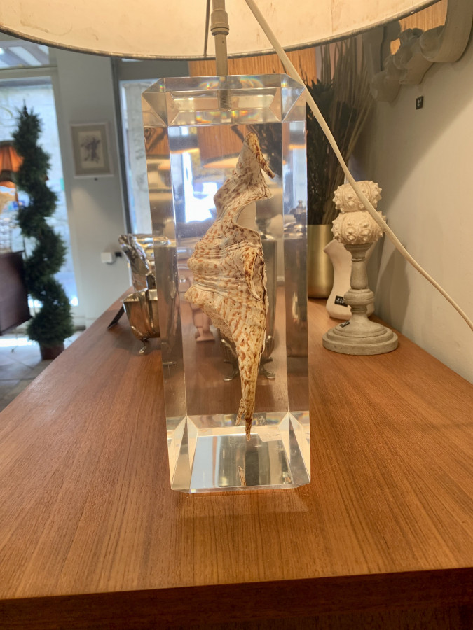 Lampe coquillage en résine dans le goût de Pierre Giraudon