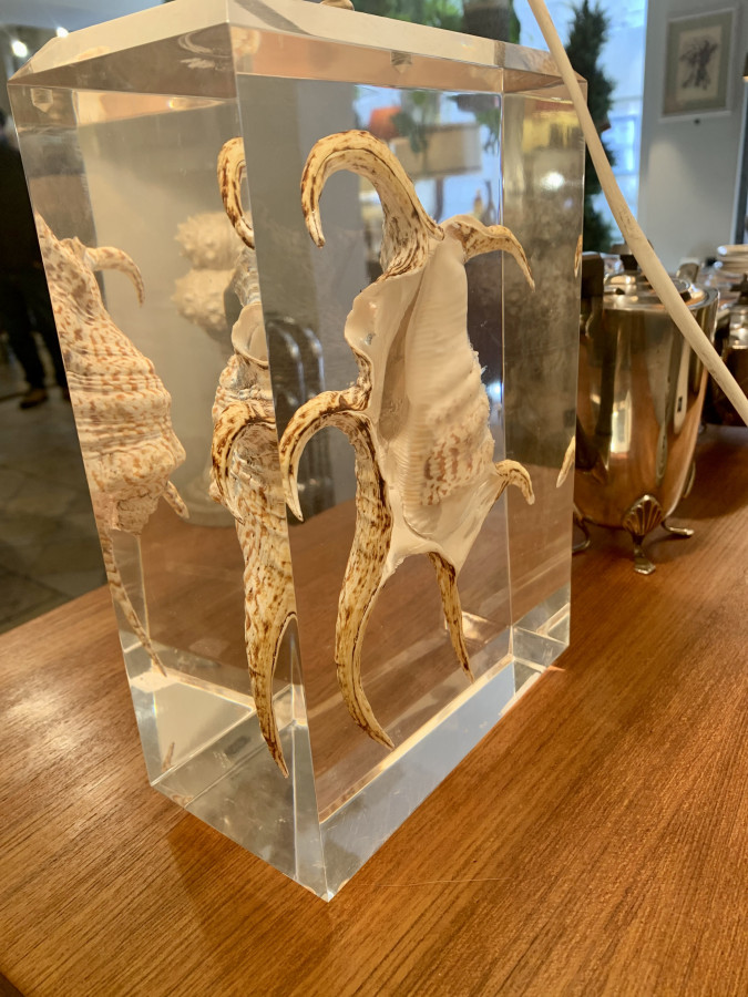 Lampe coquillage en résine dans le goût de Pierre Giraudon