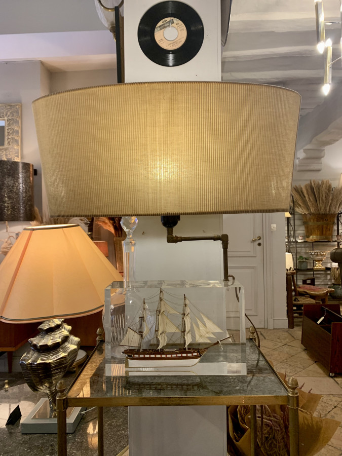 Lampe de Thierry Wintrebert en plexiglas