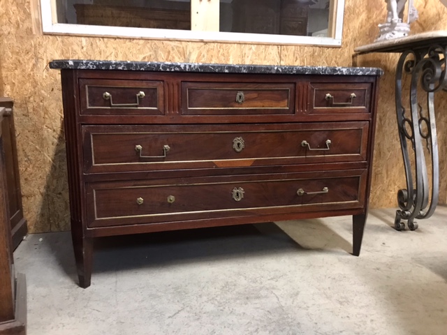 Commode de style Louis XVI