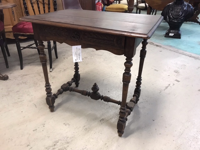 Petit Bureau style Louis XIII