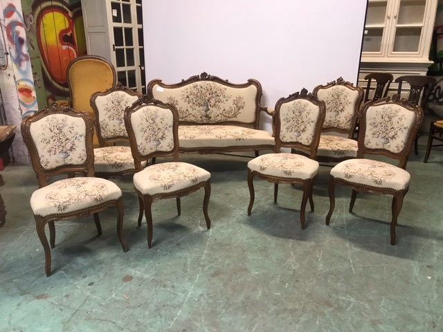 Salon style Louis XV en noyer