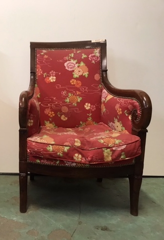 Bergère rouge en noyer