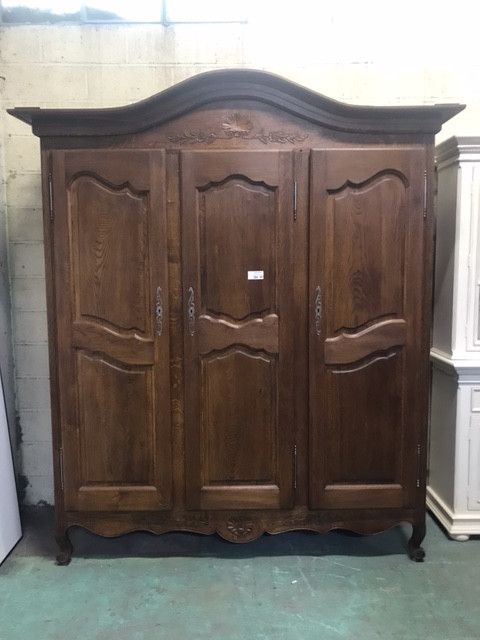 Grande armoire en chêne massif