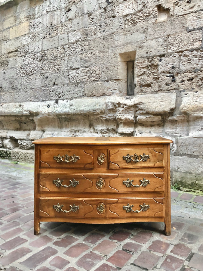 Commode d’époque XVIIIeme en noyer massif