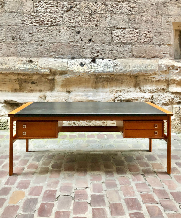 Bureau de direction du designer Arne Vodder