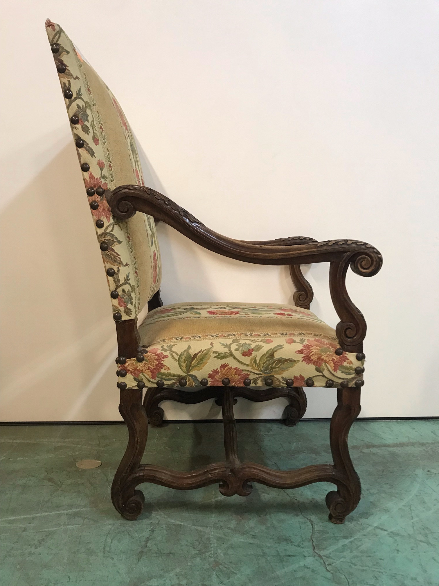 Fauteuil de style Louis XIII - La Brocante En Ligne
