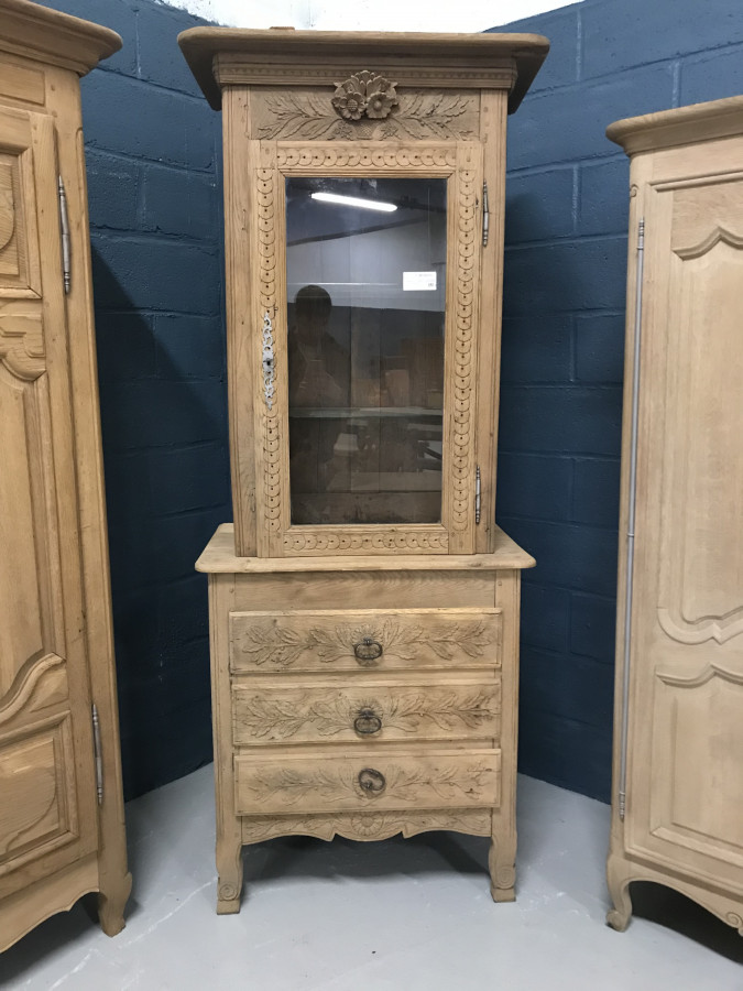 Commode normande avec Vitrine décapée