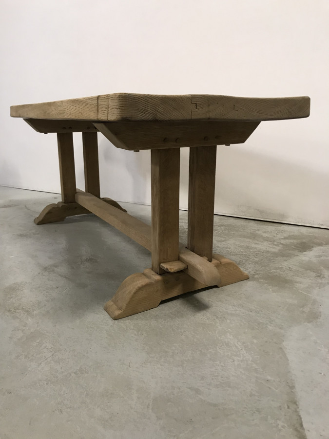 Table basse en forme de table de ferme décapée