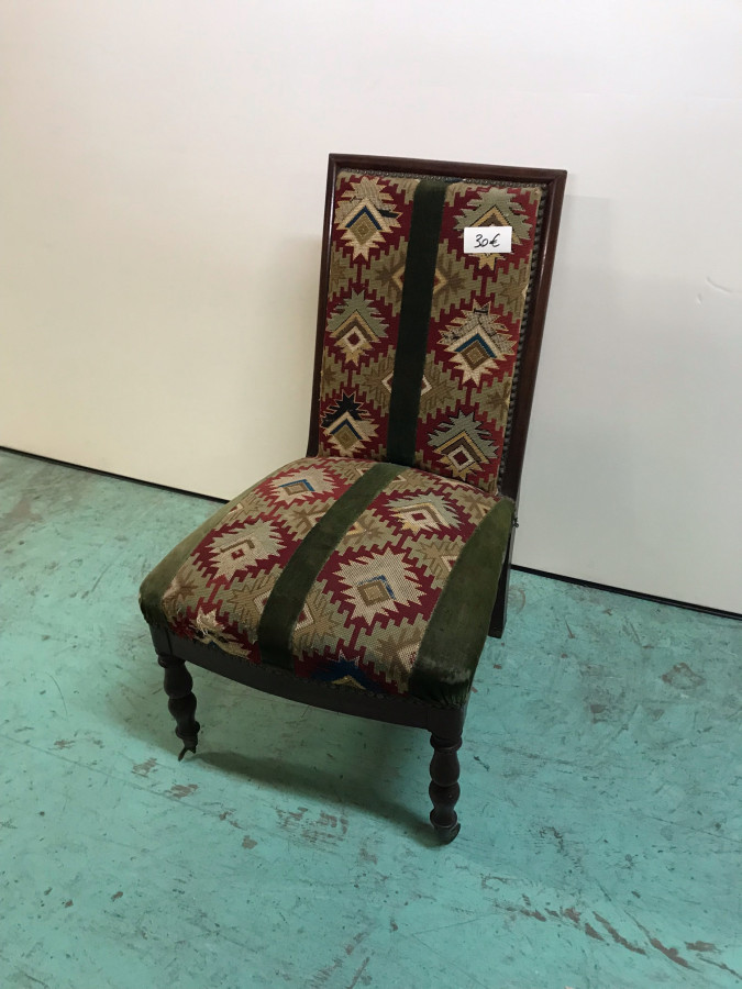 Chaise en velours vert et deux liserets à décor