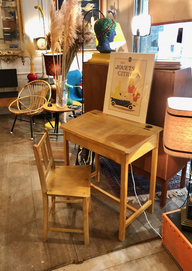 Adorable ensemble de bureau d'écolier et sa chaise