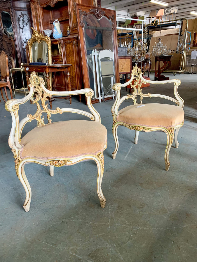 Belle paire de fauteuils de style Louis XV
