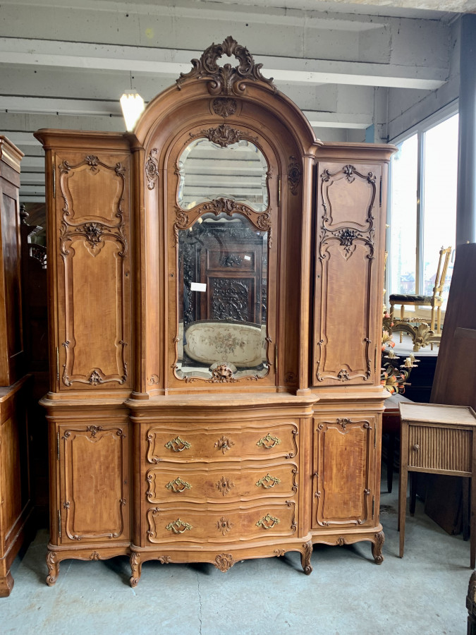 Superbe buffet de style Louis XV