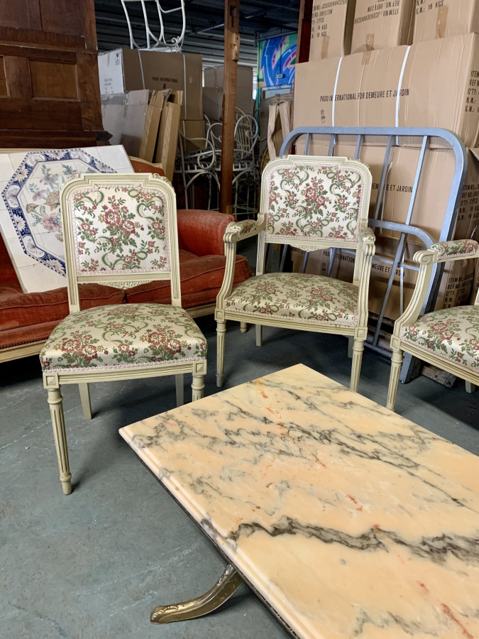 Petit salon rechampi de style Louis XV