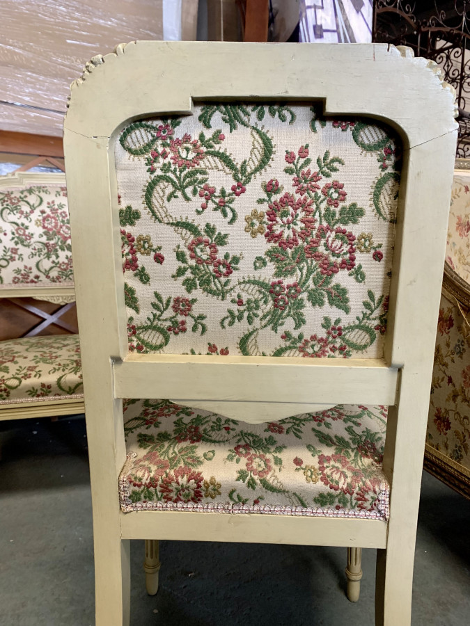 Petit salon rechampi de style Louis XV