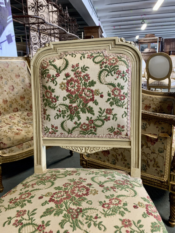 Petit salon rechampi de style Louis XV