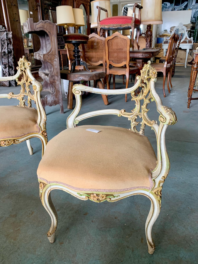 Belle paire de fauteuils de style Louis XV