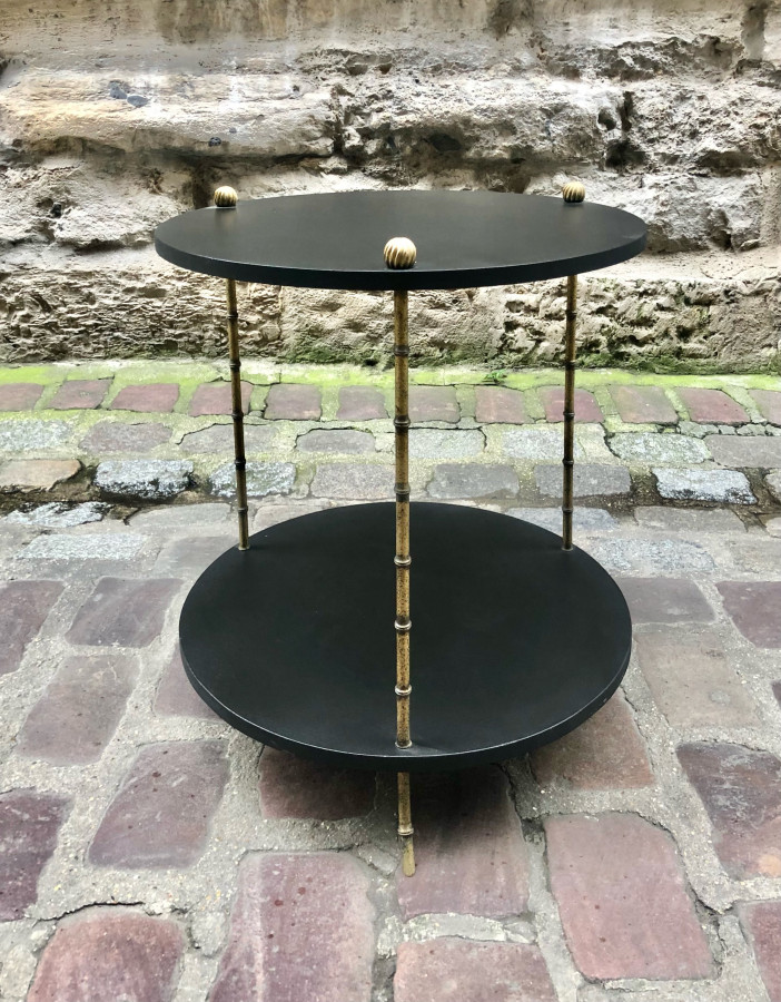 Jolie table d’appoint dans le goût de la maison Bagues