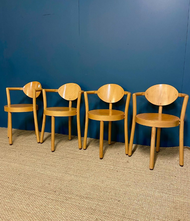 Série de 4 fauteuils en hêtre de la maison Baumann
