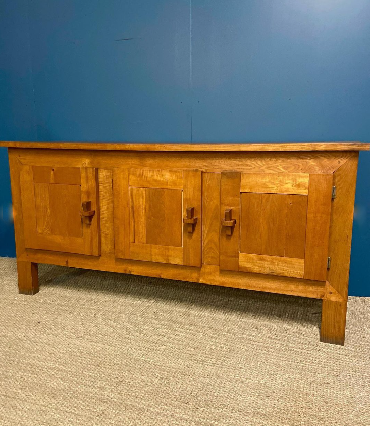 Enfilade en orme de style brutaliste