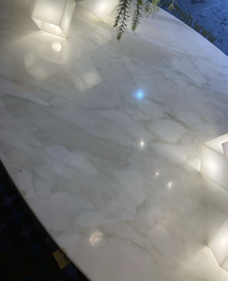 Table Roche Bobois marbre blanc