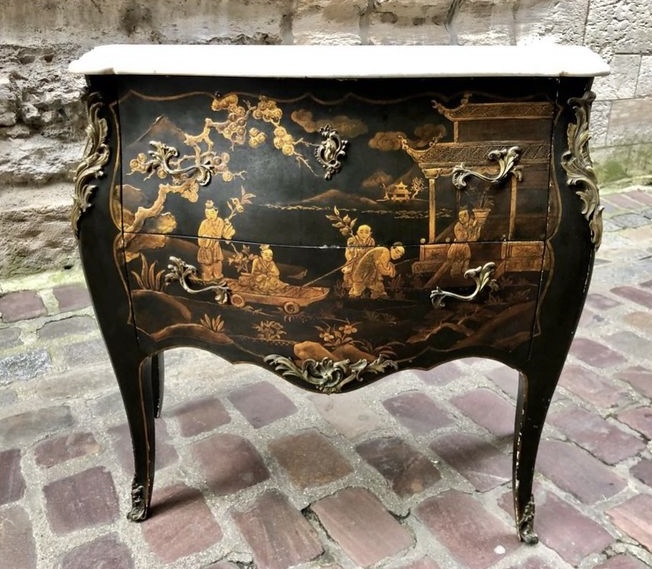 Commode de style Louis XV en laque de Chine