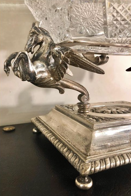 Centre de table en bronze argenté dans le goût de Christofle coupe en cristal