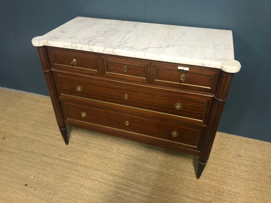 Commode de style Louis XVI