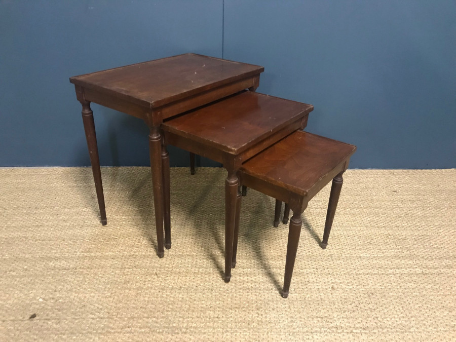 Tables Gigognes