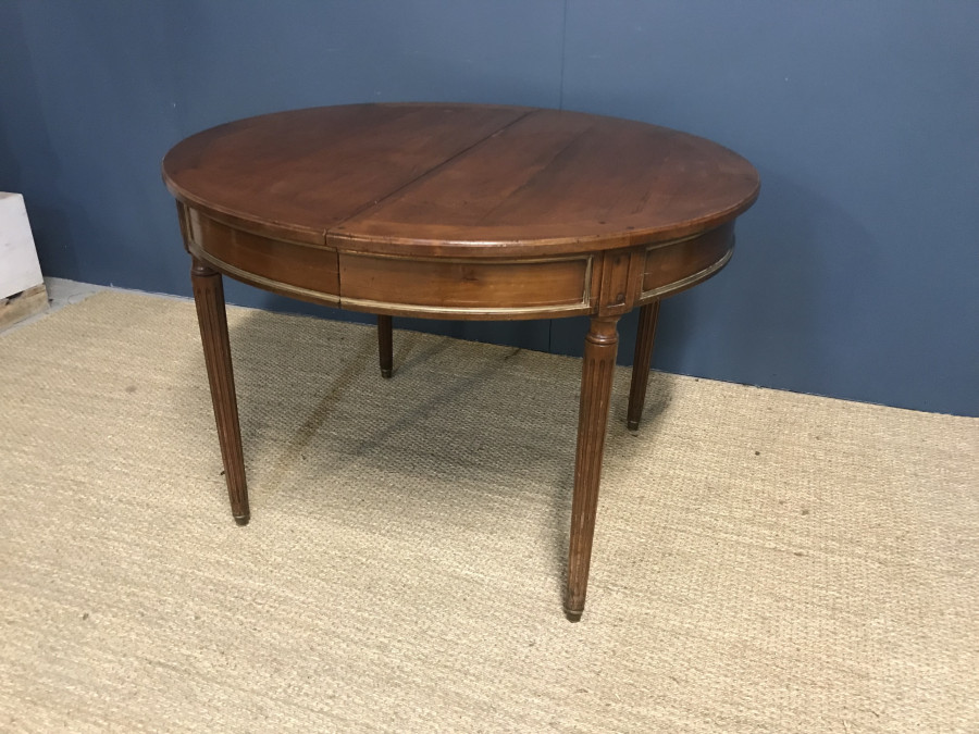 Table ronde en Merisier style Louis XVI