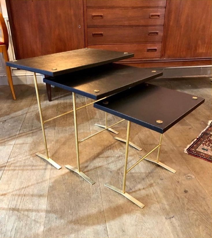 Tables gigognes vintage avec plateau en cuir grainé noir