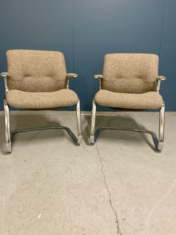 Paire de fauteuils rétro