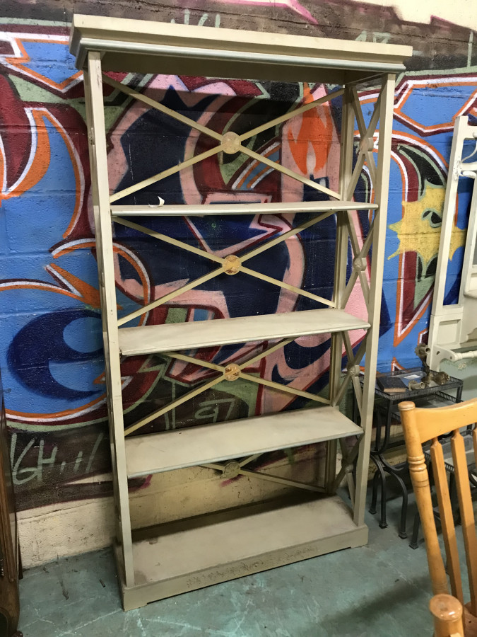 Etagère avec croisillons