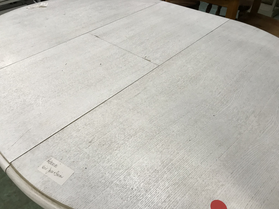 Table en chêne avec allonges intégrées