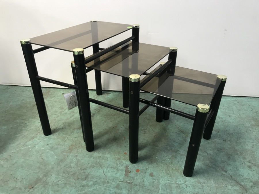 Table gigognes avec plateau en verre fumée