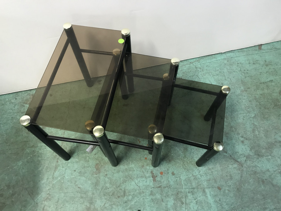 Table gigognes avec plateau en verre fumée