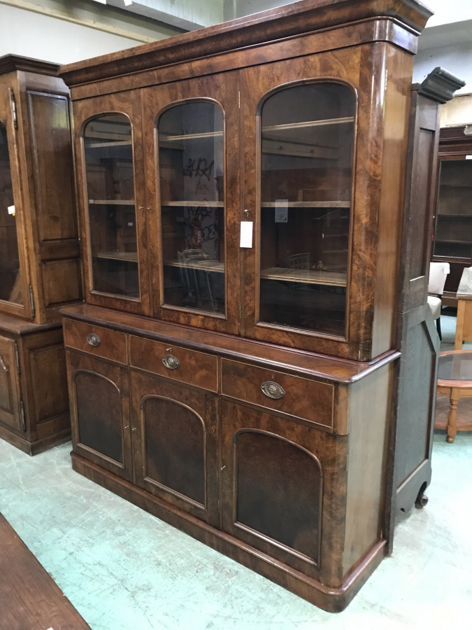 Buffet vitrine loupe d'orme