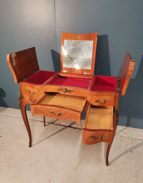 Coiffeuse en marqueterie de bois de rose