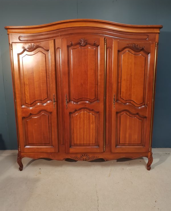 Armoire 3 portes en merisier