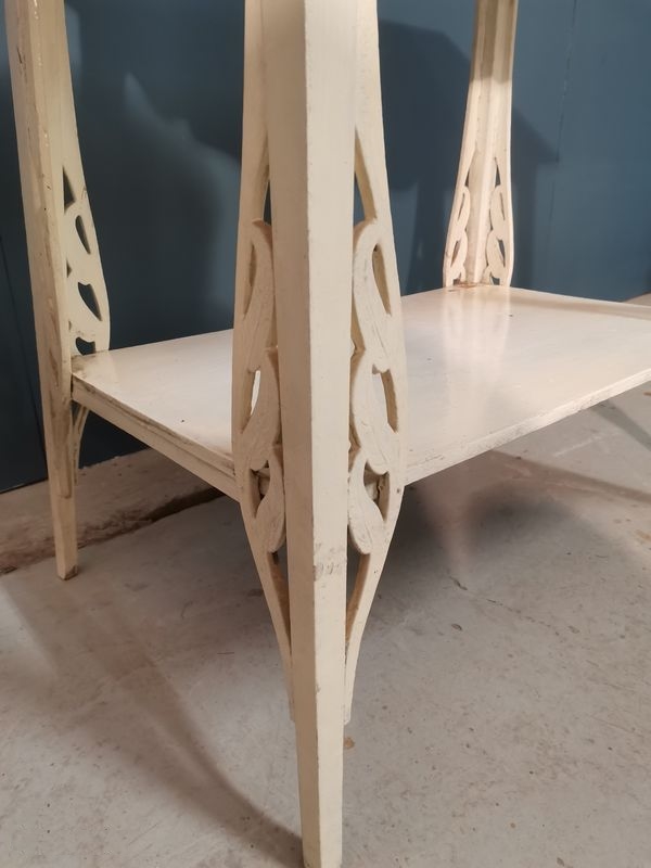 Petite table de style Art Nouveau